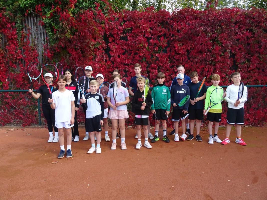Teilnehmerinnen und Teilnehmer des 3. Tennisschulturniers am 3. Oktober