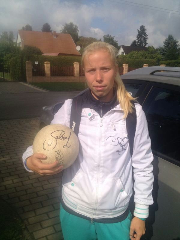 Franzi mit signiertem Ball